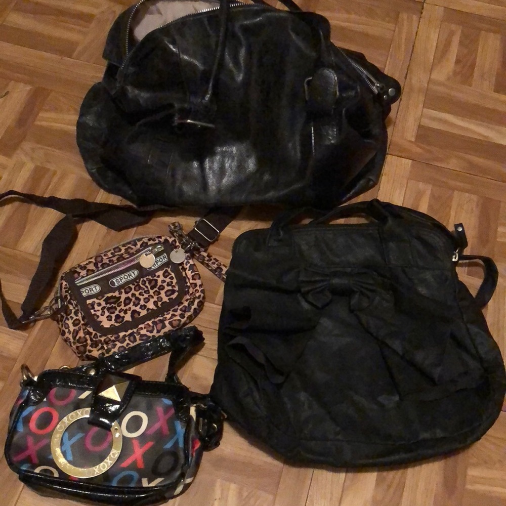 A bundle of great purses/handbags